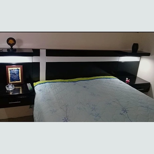 Cama 2 plazas con franja Ecuador