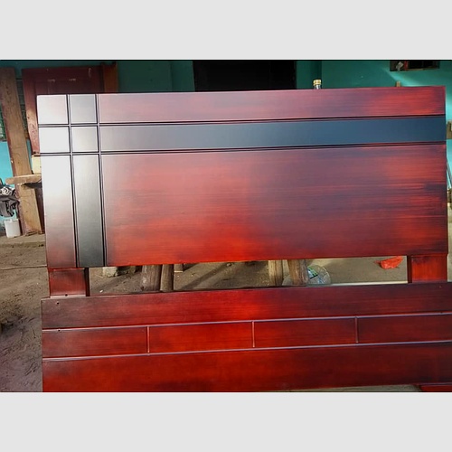 Cama de madera con franja Ecuador