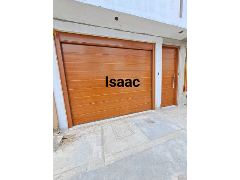 Puerta Garaje Basculante de PVC con Revestimiento Decorativo Ecuador