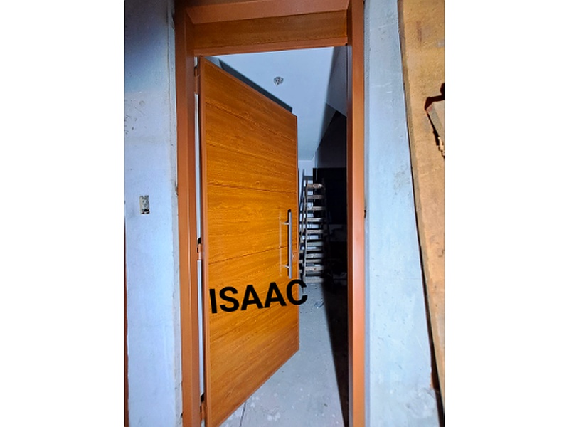 Puerta Garaje Corredera de Aluminio con Revestimiento de PVC Ecuador