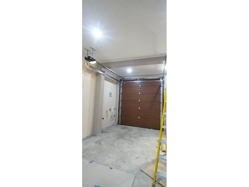 Puerta Garaje Motorizada de Fibra de Vidrio con Aislamiento Ecuador