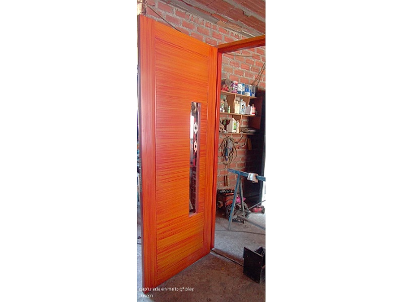 Puerta de Oficina de Nogal Ecuador