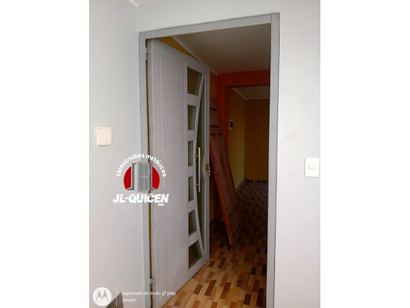 Puerta Elegante de Cerezo Sala de Lectura Ecuador