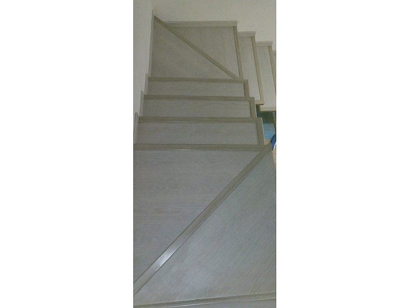 Piso blanco flotante Ecuador 