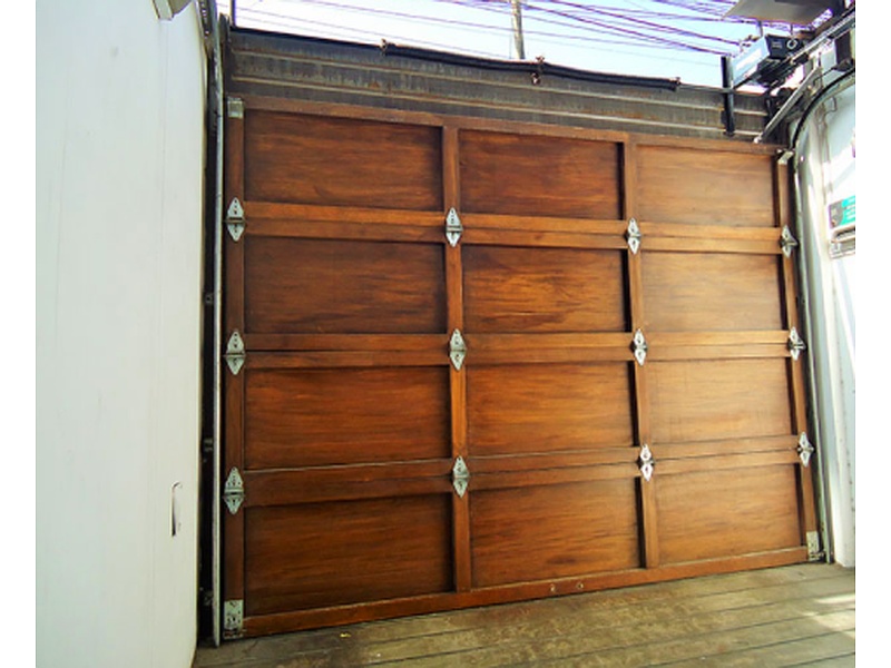 Puerta Garaje Retráctil de PVC con Acabado Texturizado Ecuador