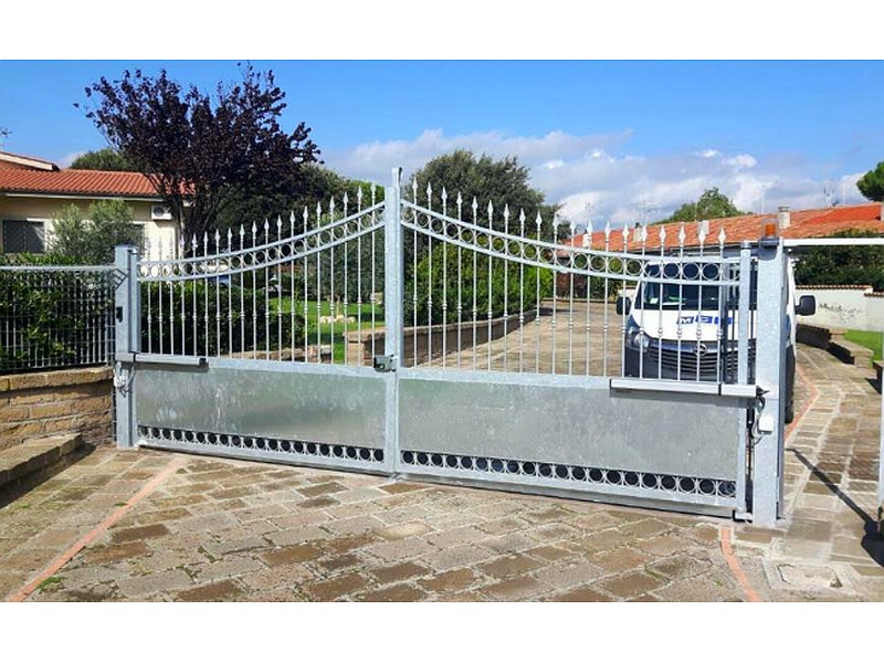 Puerta Garaje Motorizada de PVC con Revestimiento de Aluminio Ecuador