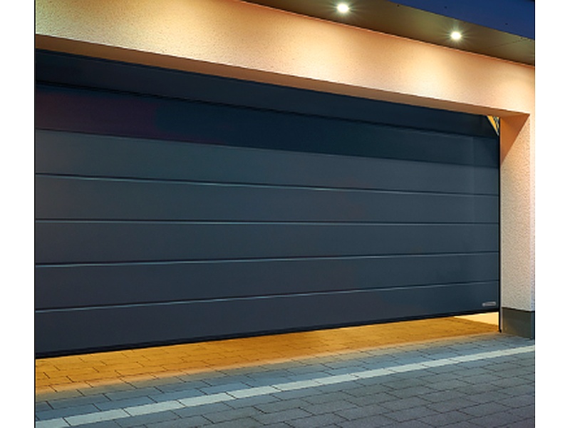 Puerta Garaje Motorizada de Madera con Acabado Natural Ecuador