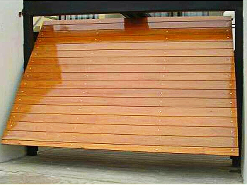 Puerta Garaje Deslizante de PVC con Acabado Brillante Ecuador