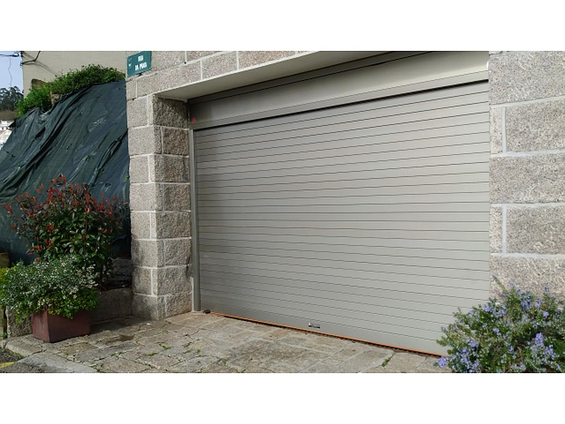 Puerta enrollable con control remoto Ecuador