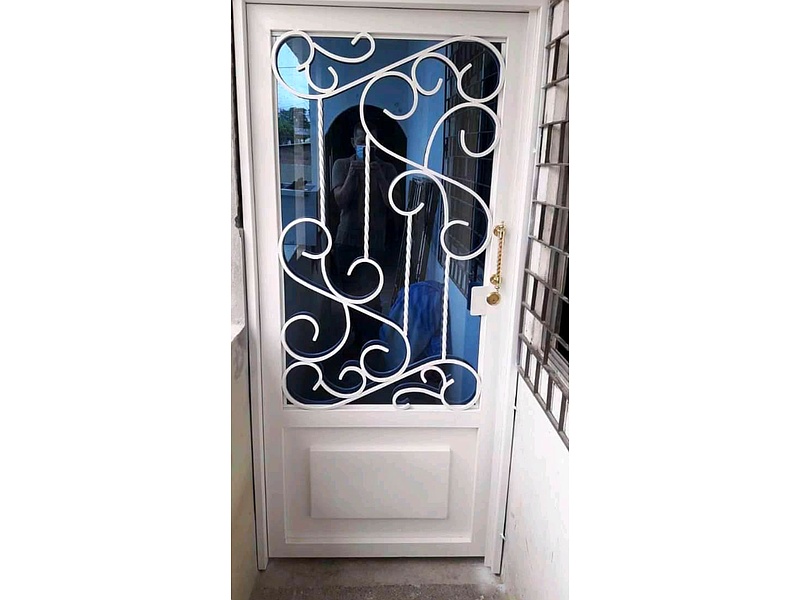 Puerta Contemporánea de Aliso Sala de Juegos Ecuador