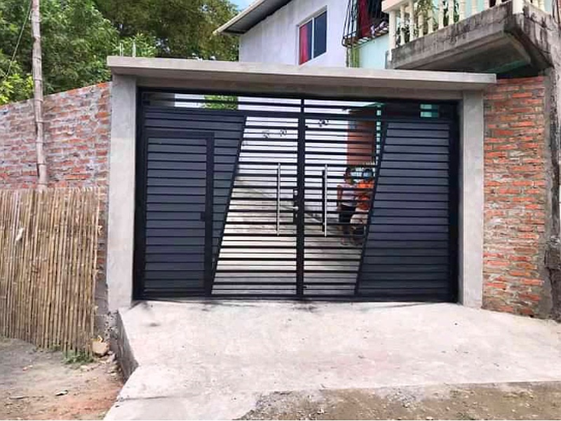 Puerta Garaje Automática de PVC con Revestimiento Metálico Ecuador