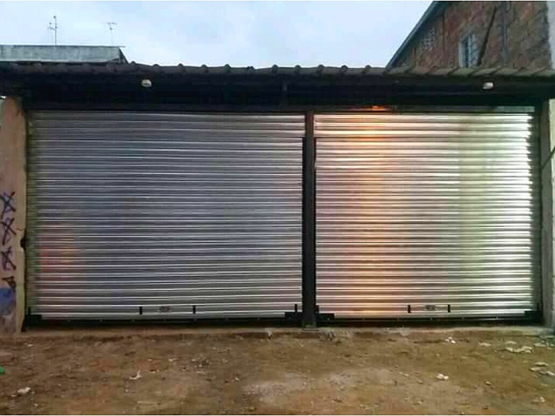 Puerta enrollable con sistema de seguridad integrado Ecuador