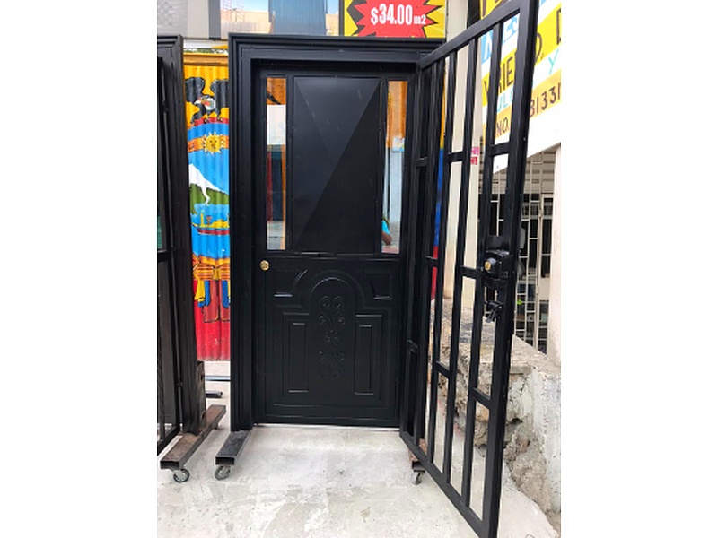 Puerta de Oficina de Aliso Ecuador