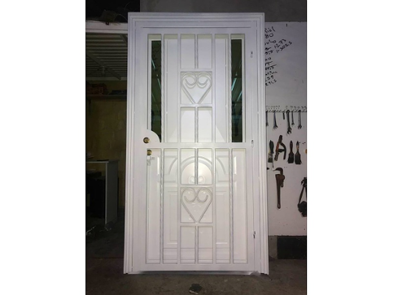 Puerta Moderna de Abeto Sala de TV Ecuador