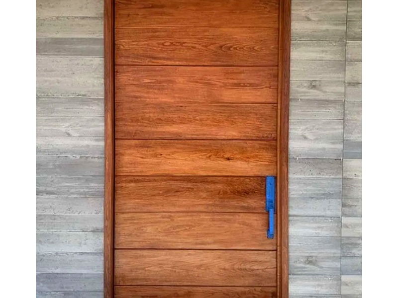 Puerta Elegante de Roble Sala de Lectura Ecuador