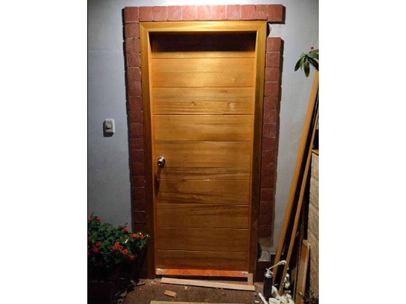 Puerta de Cocina de Nogal Ecuador