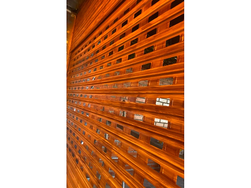 Puerta enrollable aluminio perforado Ecuador