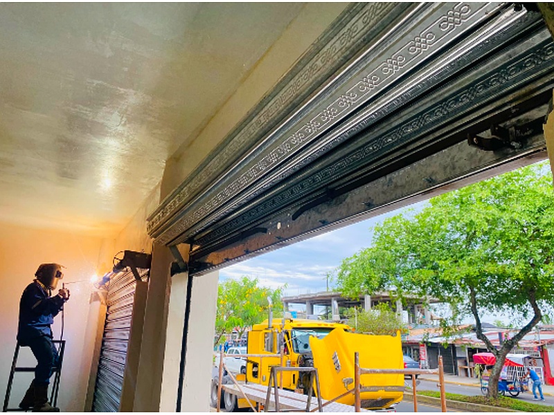 Puerta enrollable ventilacion inte cuador