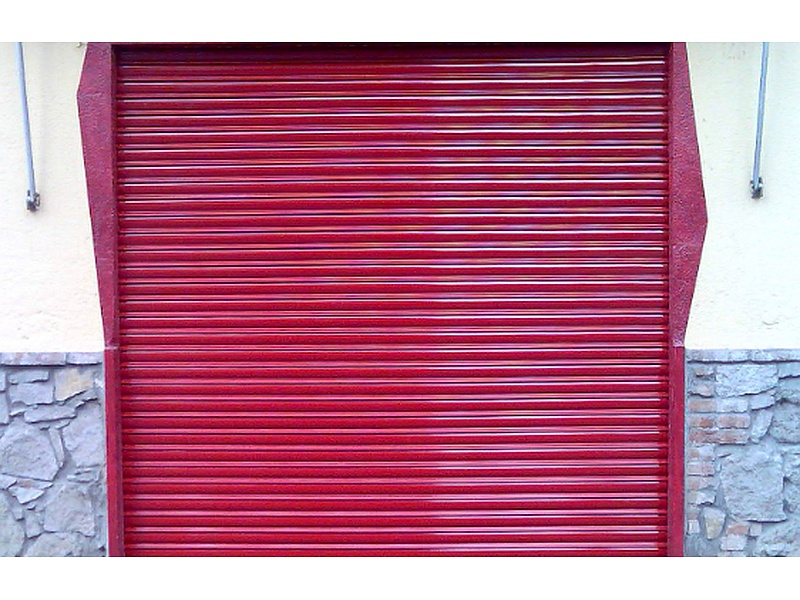 Puerta enrollable con acabado en pintura resistente a altas temperaturas Ecuador