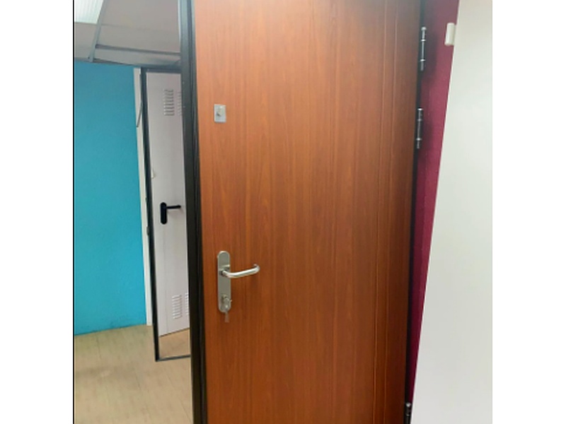 Puerta de Seguridad con Cerradura Electrónica - Ecuador