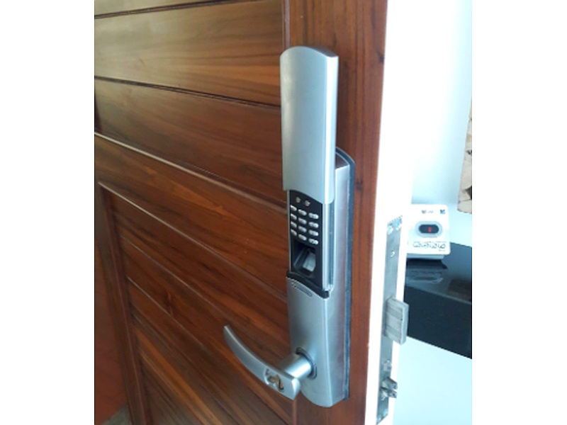 Puerta de Seguridad con Intercomunicador - Ecuador