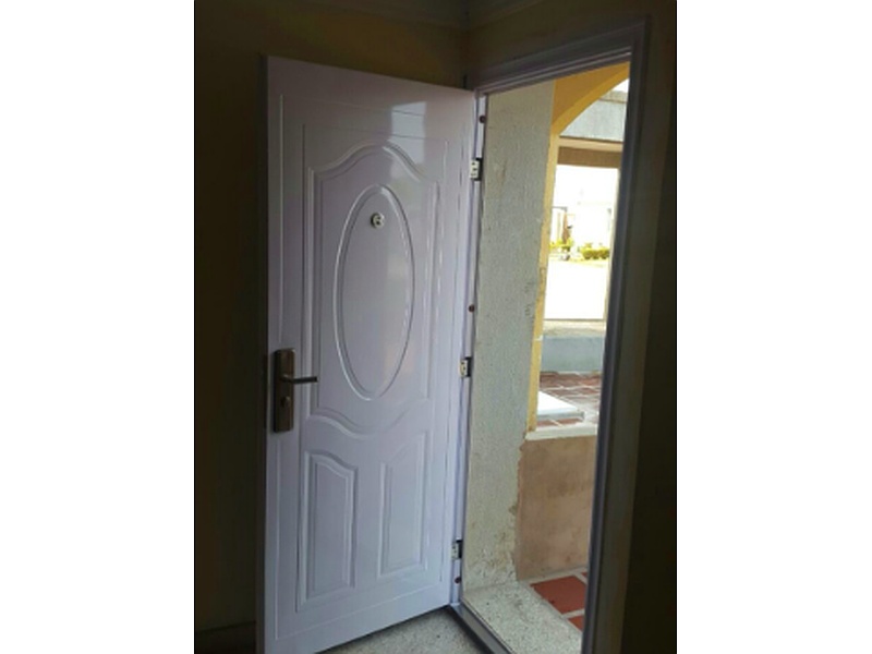 Puerta de Seguridad con Reja Reforzada - Ecuador