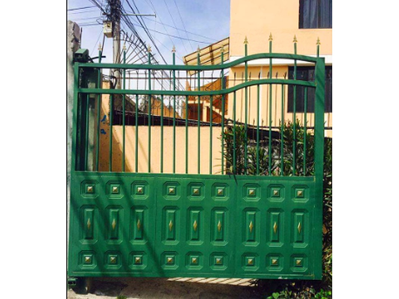 Puerta Garaje Motorizada de Fibra de Vidrio con Aislamiento Ecuador