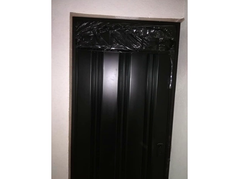 Puerta Moderna de Arce Sala de Estar Ecuador