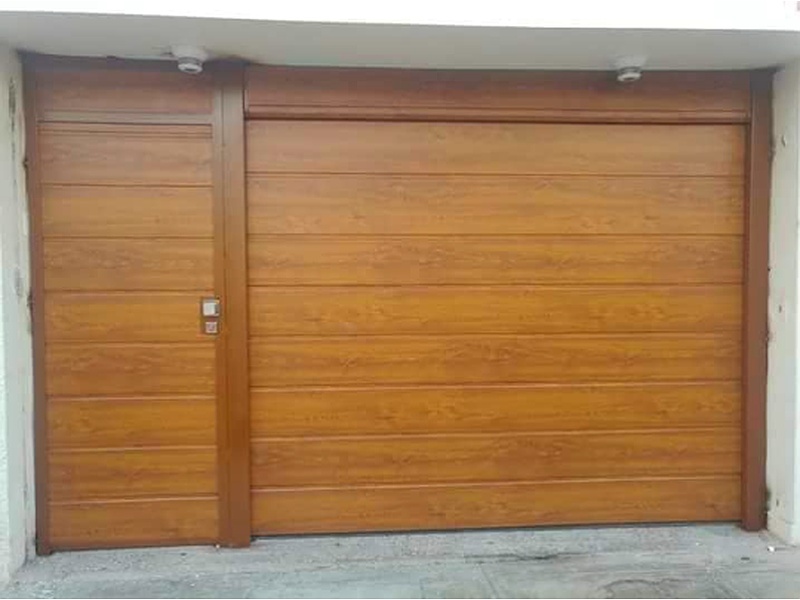 Puerta Garaje Basculante de PVC con Ventanas de Acrílico Ecuador