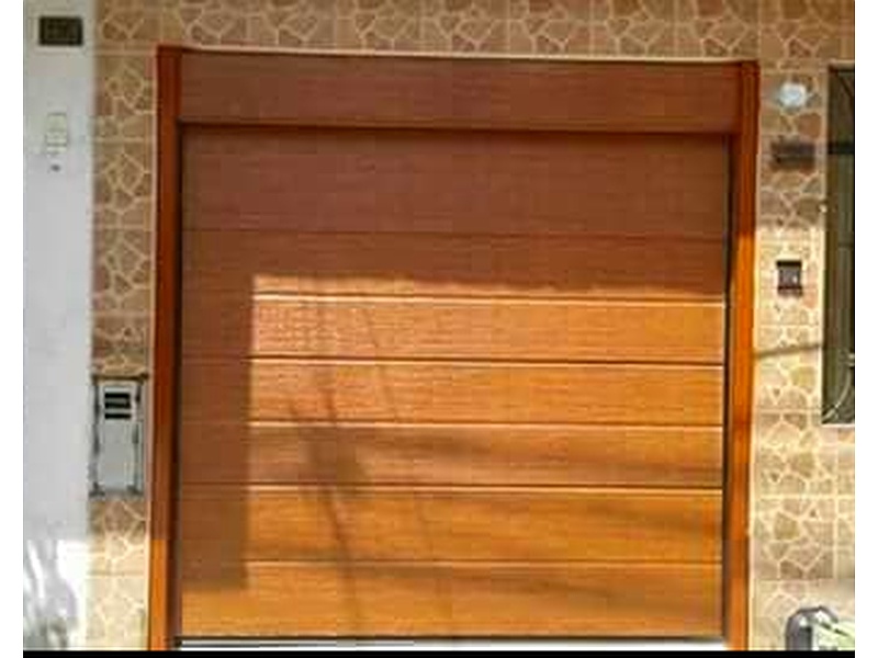 Puerta Garaje Estilo Moderno de Acero Ecuador