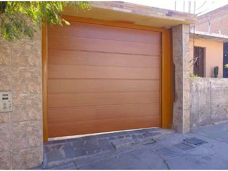 Puerta Garaje Seccional de Fibra e Ecuador