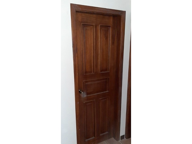 Puertas Madera Laurel Quito