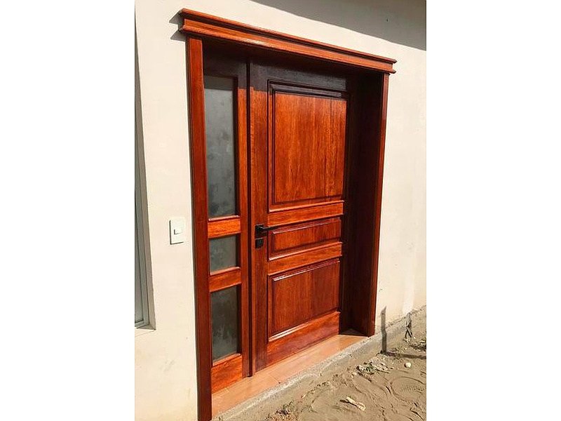 Puerta Principal Madera Quito