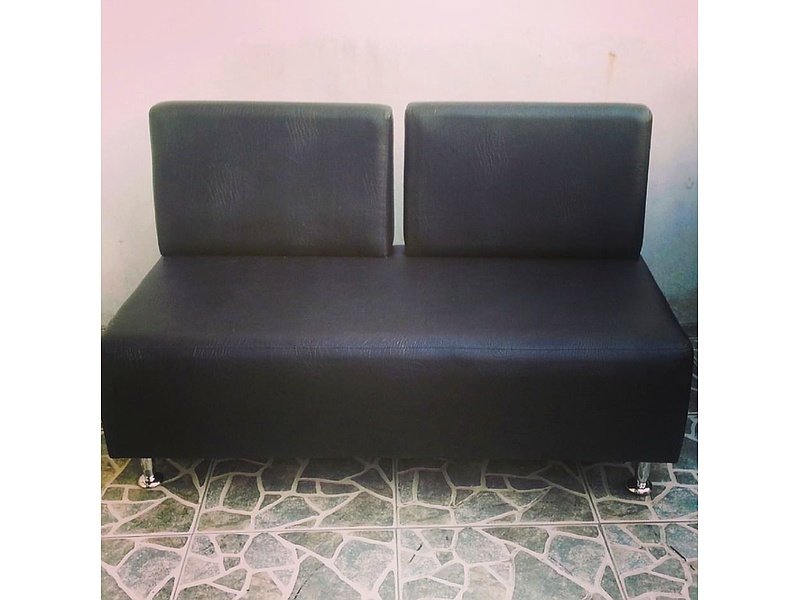 Sofá de cuerina negra Ecuador