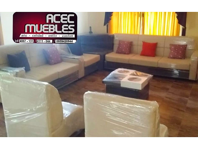 Sala de cuerina beige Ecuador