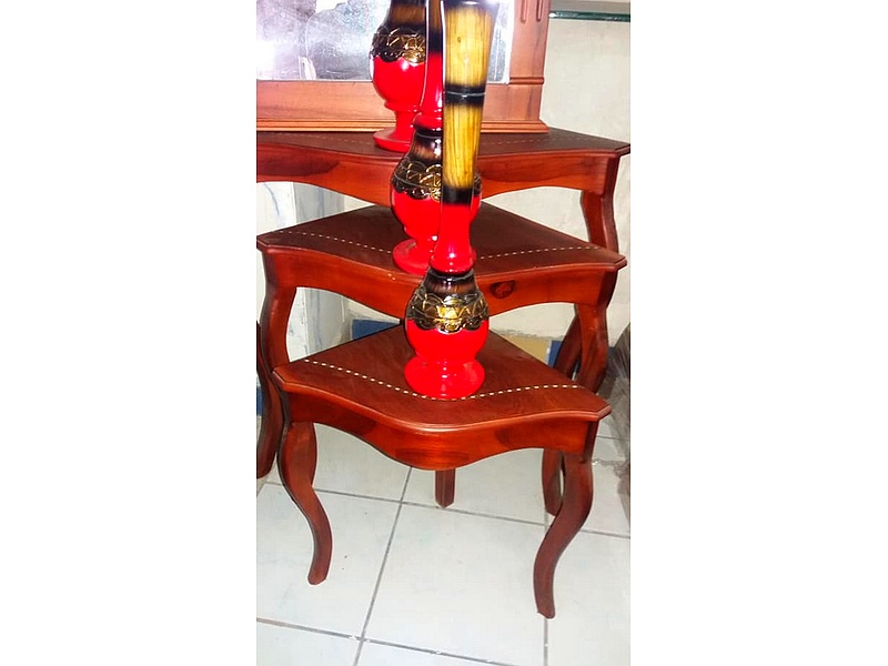 Mesa noche triangular Santo Domingo