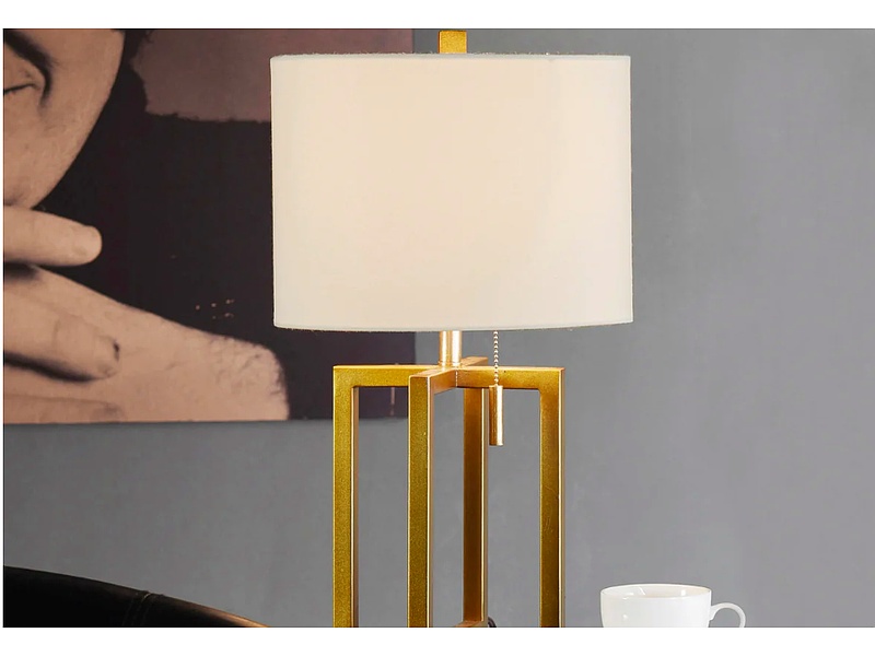 Lampara De Mesa Dorado Metal