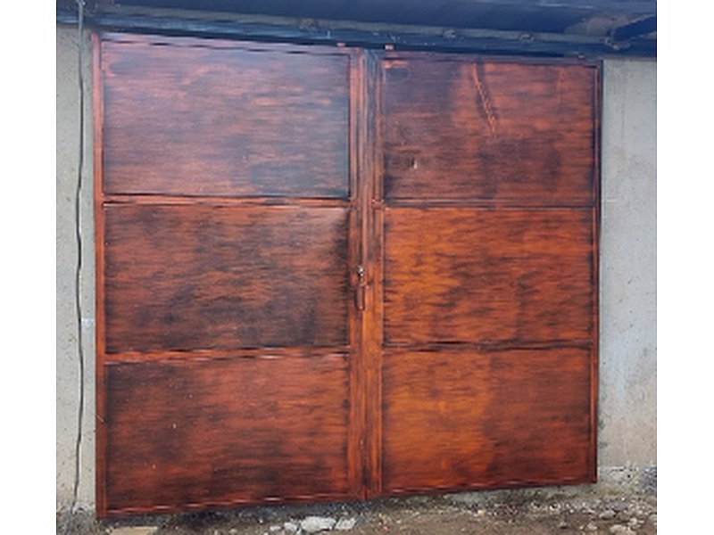 Puerta Metálica de Dos Puertas