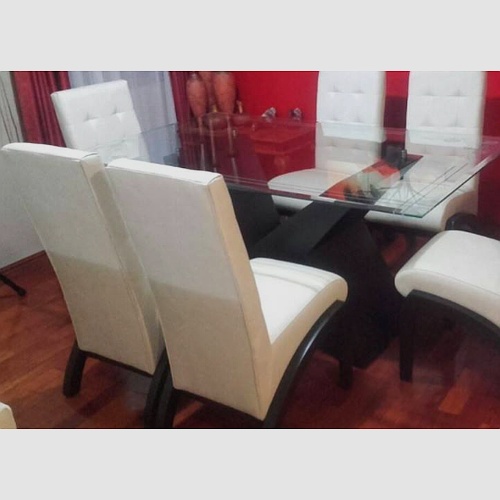 Mesa de comedor de madera