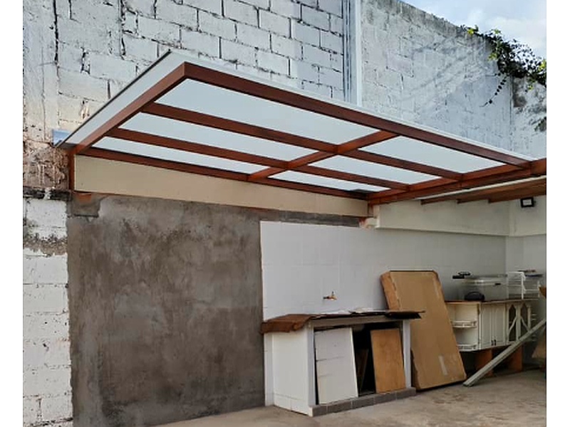 Pergola de Madera con Techo Transparente Ec