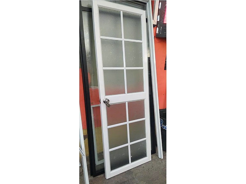 Puerta de Vidrio con Marco Blanco Ecuador