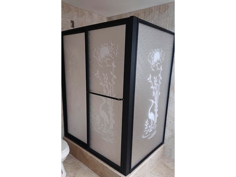 Mampara de Ducha Esquinera con Diseño Oriental