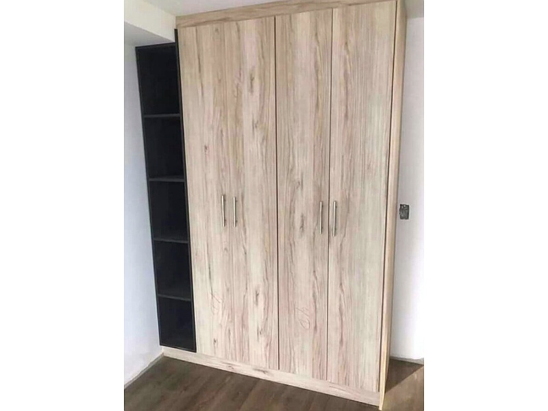 Clóset Empotrado de Madera con Estante Ec
