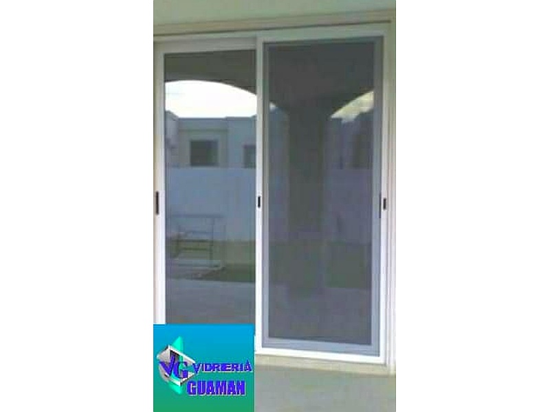  Puerta Corrediza con Mosquitero de Aluminio