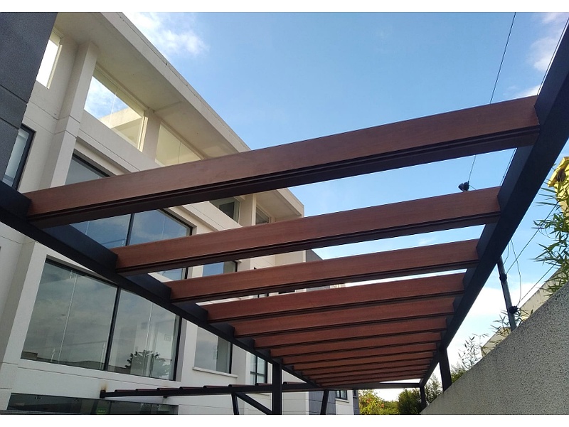 Pérgola de Madera y Aluminio Ecuador