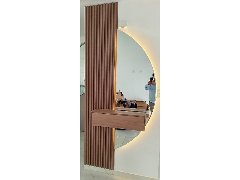 Panel Decorativo de Madera con Espejo LED