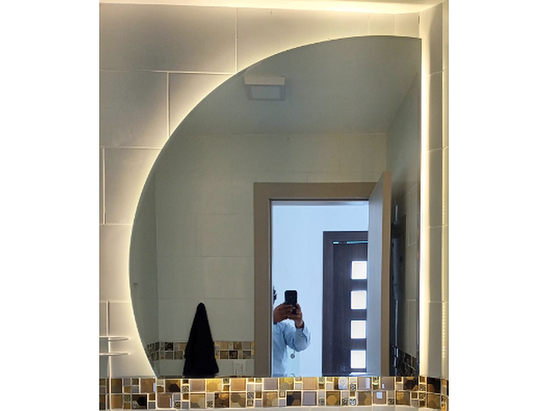 Espejo Iluminado de Baño con Diseño Moderno