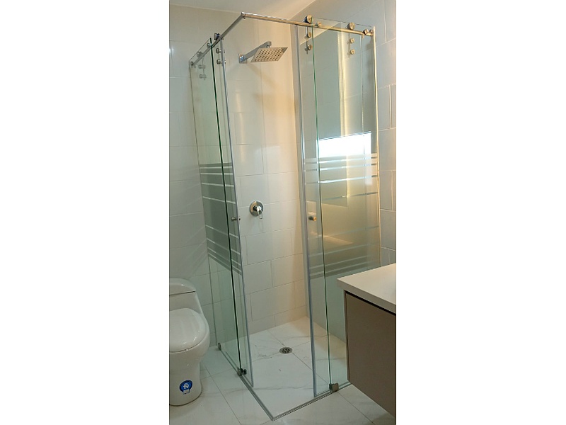 Ducha Moderna de Vidrio Templado Ec