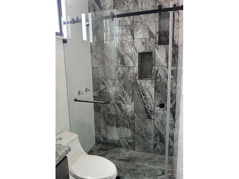 Ducha Moderna de Vidrio Templado 