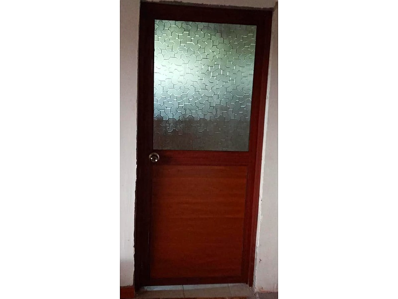 Puerta de Vidrio Texturizado y Madera Ecuador